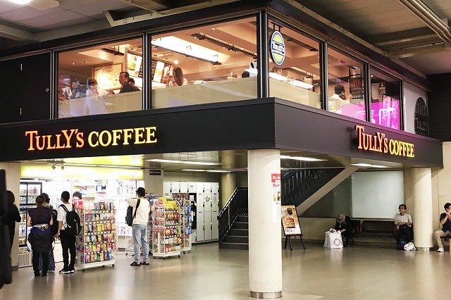 この京急品川駅のキャンチレバー床の事務室は今もあって、阪急大阪梅田駅のタリーズみたいに中からプラットホームを見下ろしてみたいなといつも思うんですよね