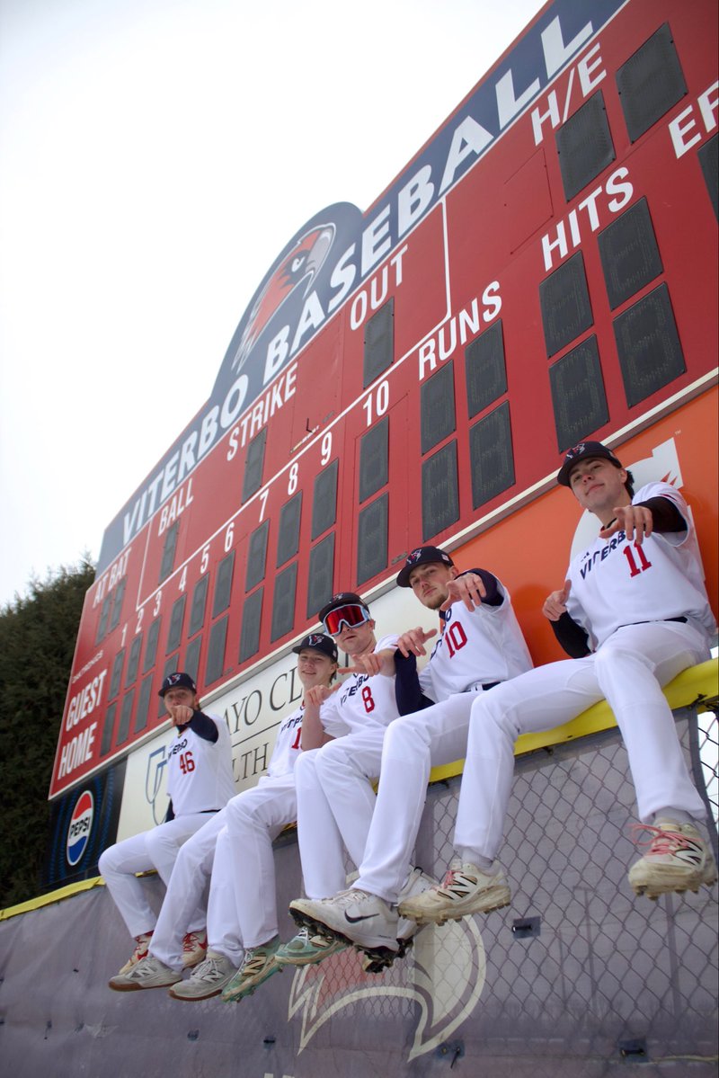 VHawkBaseball's tweet image. 𝙐𝙉𝙄𝙁𝙊𝙍𝙈. 𝙍𝙀𝙑𝙀𝘼𝙇𝙀𝘿. ❄️
.
.
.
#HawkFlock