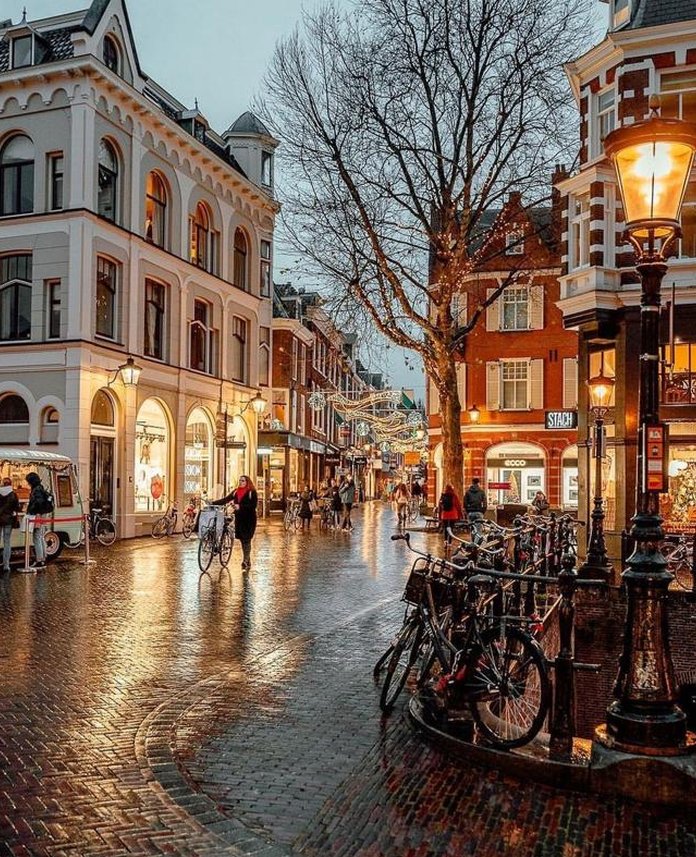 SiamWorkStudio's tweet image. ピザを食べる、温かい！ 🤓