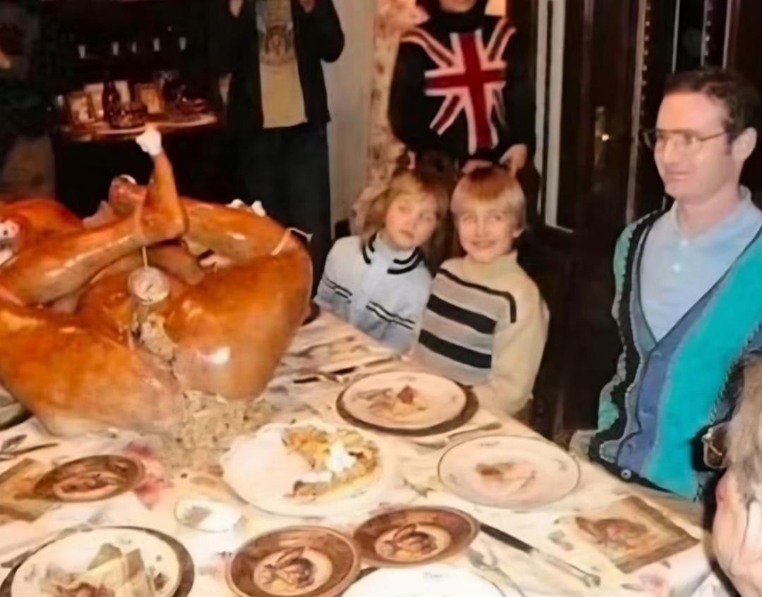 FXGentleman's tweet photo. So disturbing... And those people rule the world. https://t.co/5SIJw5M8AJ