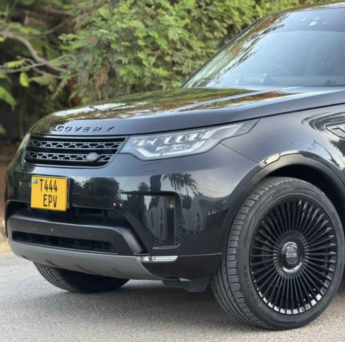 RRoyjames's tweet photo. Discovery 5 wheels &amp; tyres upgraded to size 23 inch contact us today on 0705922514 for the similar upgrade https://t.co/pM9xp0DLmP