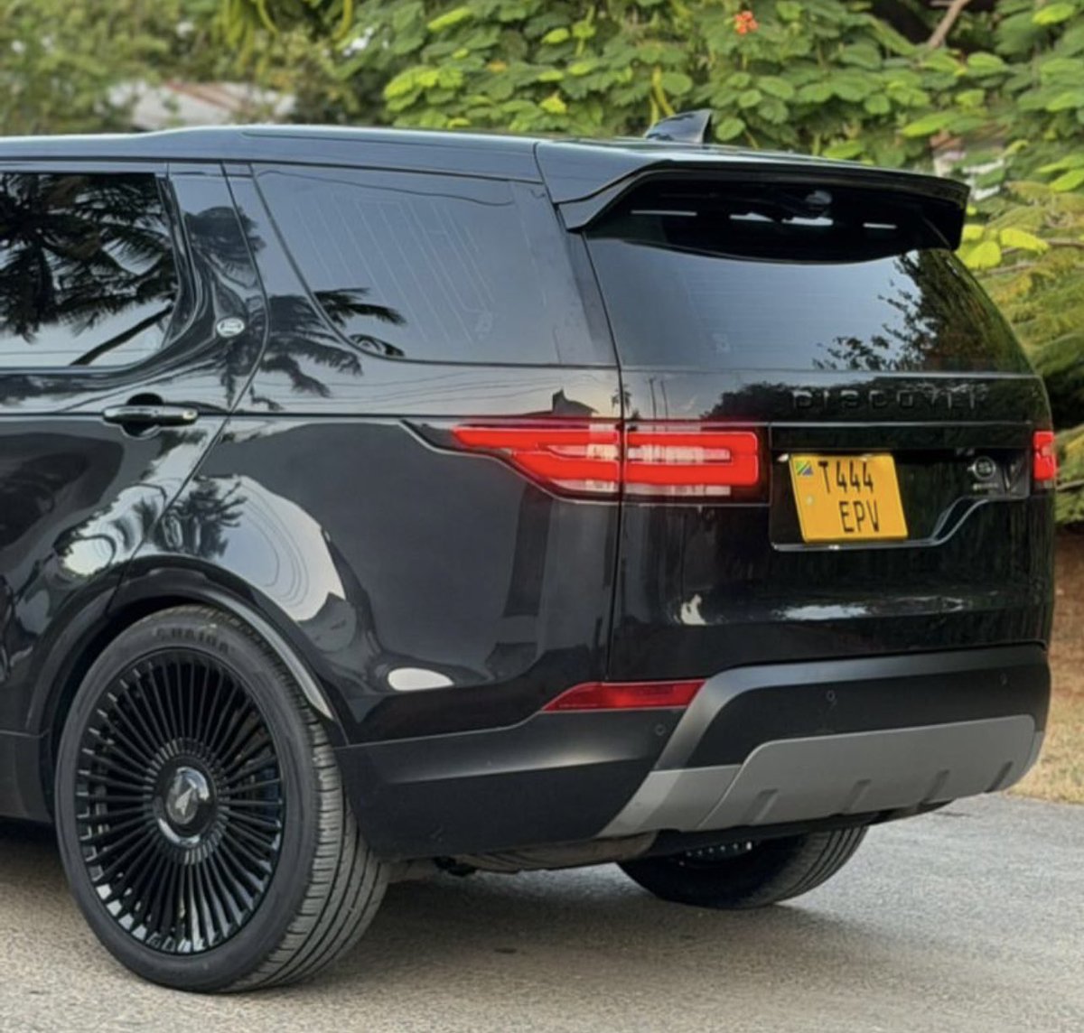 RRoyjames's tweet photo. Discovery 5 wheels &amp; tyres upgraded to size 23 inch contact us today on 0705922514 for the similar upgrade https://t.co/pM9xp0DLmP