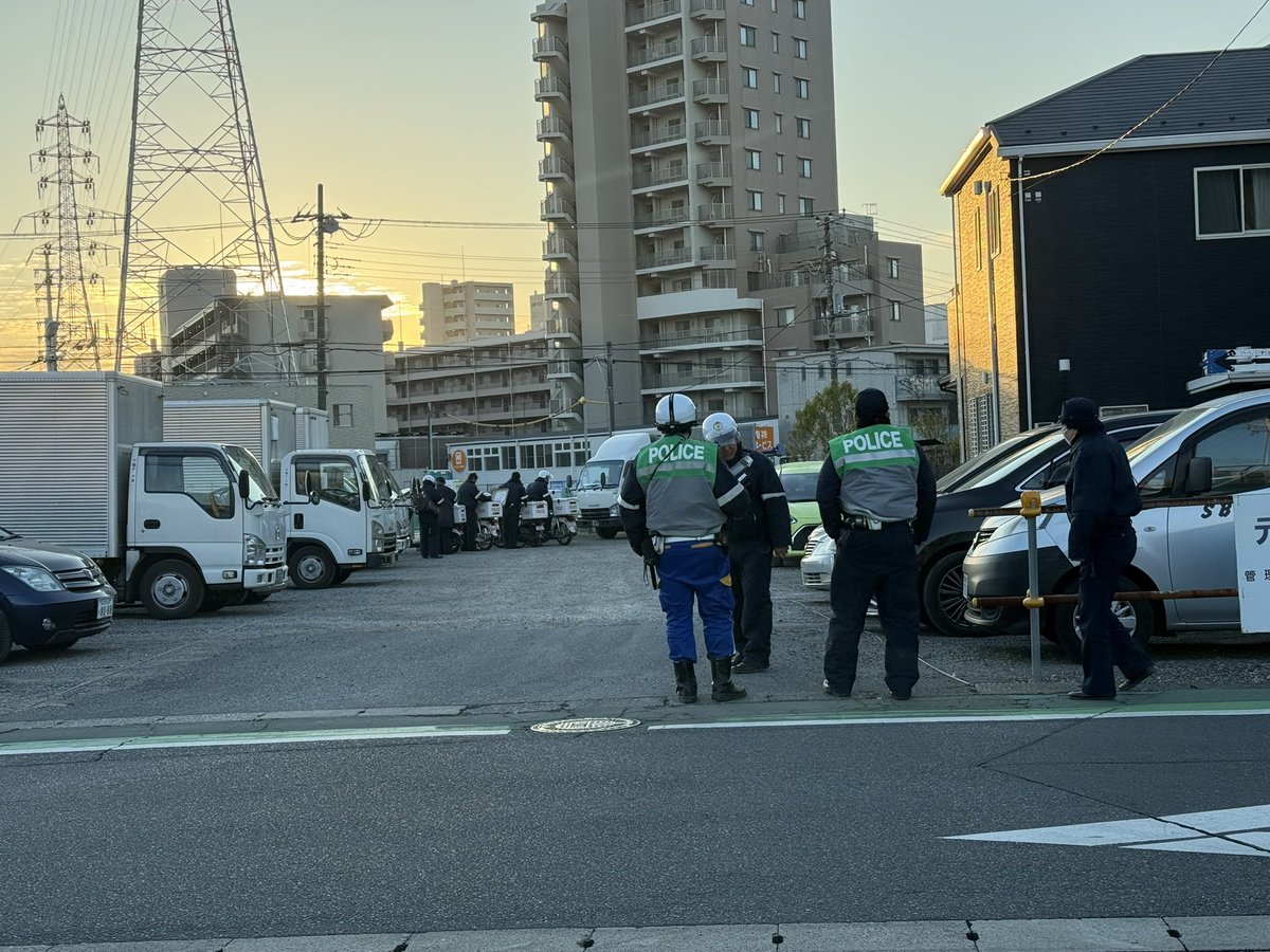 oki765LT's tweet image. 昨日何があった？
警察官12人も来てた