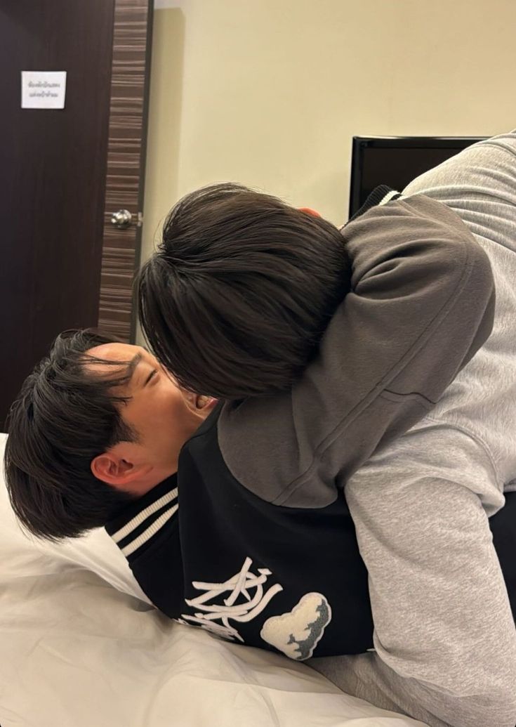 williamidnight's tweet photo. a #WilliamEst au 🔞

taruhan  —  WilsonEthan

kakak beradik yang setiap harinya bahkan tak sudi untuk saling menyapa, malah terjebak dalam permainan bodoh mereka.

@ williamidnight https://t.co/F9zLPB313R