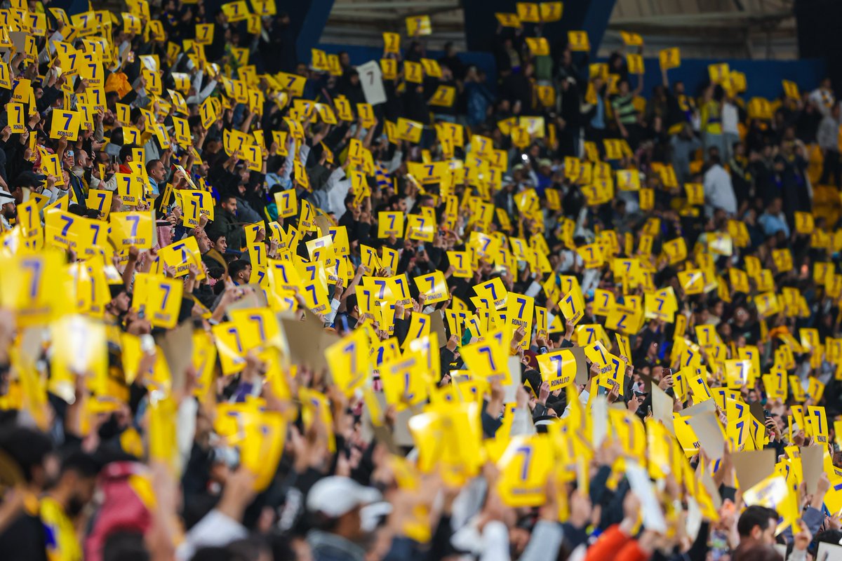 AlNassrFC's tweet image. هؤلاء العشّاق، أوفيـاء لمن يكون وفيًا لهم ..
وعاشقـون لمن يحبّـهم 💛

أحبّهـم .. فـ وقفوا من أجلـه 7️⃣