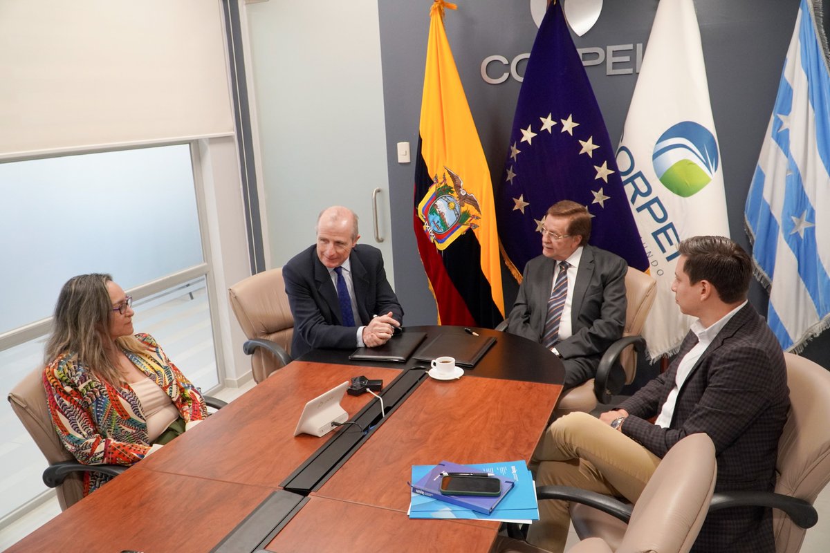 UNIR Ecuador tweet media