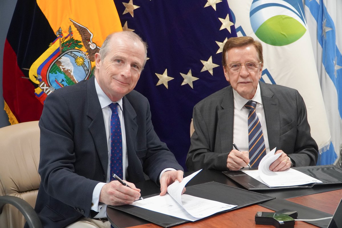 UNIR Ecuador tweet media