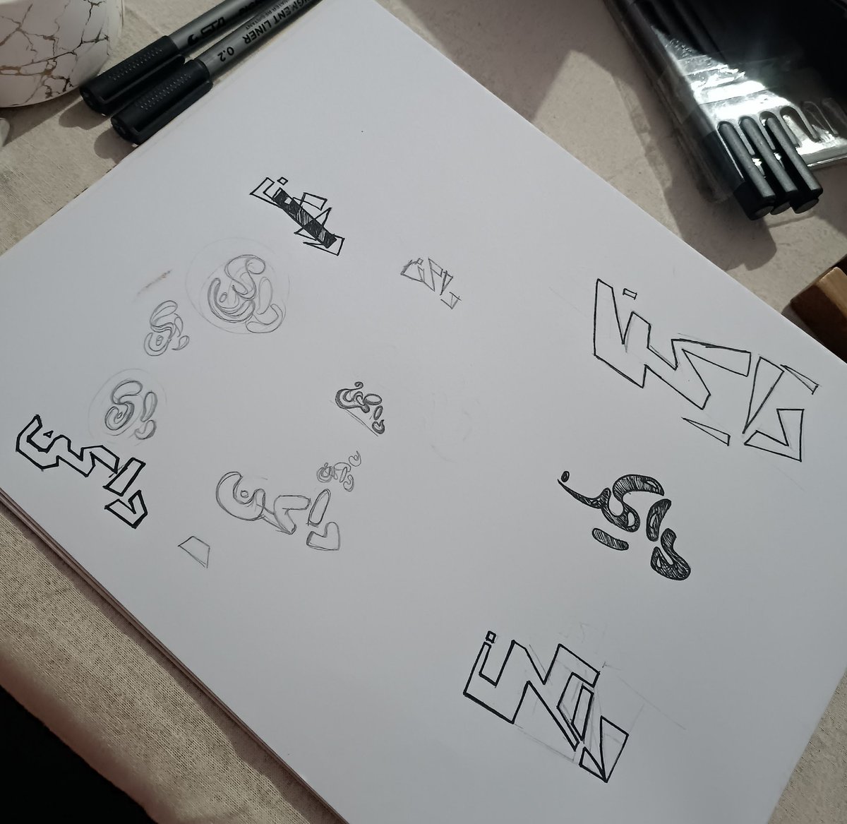gdesiyara's tweet photo. كلمة اليوم «داكن» 🖤
مش كل داكن مخيف. 
بعض الداكن مساحة نرتب فيها أفكارنا، 
وبعضه ظلّ نحتمي فيه من الضجيج. 

*الداكن* 
هو ذاك الشعور اللي ما له اسم، 
لكن نعرفه أول ما يمّر فينا. 

شو يعني لك «داكن» اليوم؟ شعور؟ مرحلة؟ ولا مجرد لون؟

#حبراير
#حبراير_2026
#Hibrayer
#YaraDesign https://t.co/UoLTPPluRT