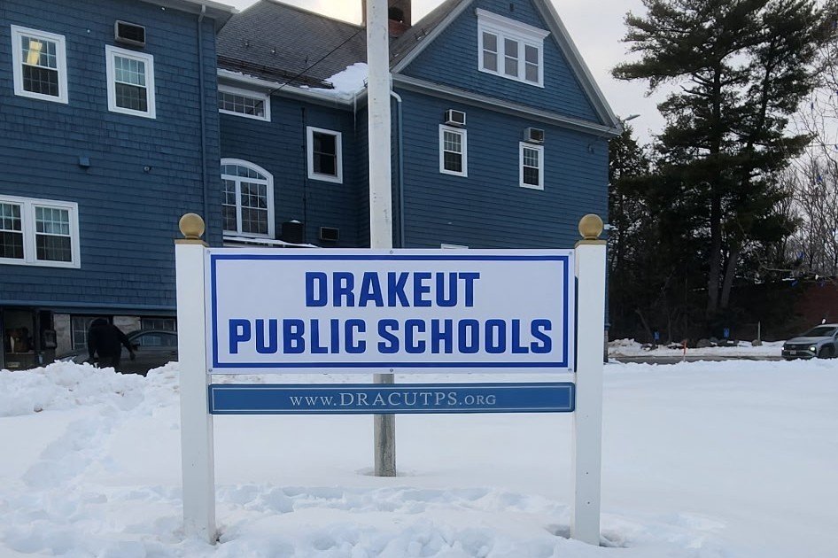 DracutSuper's tweet photo. It's official: We are the DRAKEUT Public Schools!  Judging by the excitement in the student body at the idea, and the friendly honks as cars pass by, it's a hit!  Esprit de Corps and excitement for Sunday's game.  Here's hoping MIDDIE Pride helps.  GO Patriots! https://t.co/hlNMv59vj4