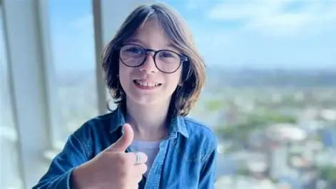 Los mismos q piden q  los nenes de 12 años puedan ir presos porque " merecen pena de adultos " dicen que Ian Moche con esa edad no tiene que aparecer en los medios, xq tiene q estar  en su casa jugando . 
Póngase de acuerdo .