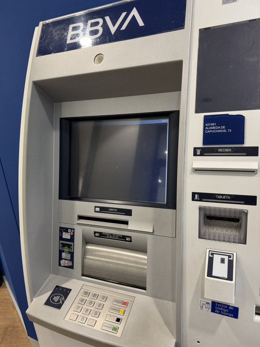 Cajero de interior en sucursal de Málaga capital averiado y el director me dice que utilice los de fuera,con tiempo de frío y lluvias… qué opina <a href="/bbva/">BBVA</a> <a href="/BBVA_espana/">BBVA en España</a> #bancos