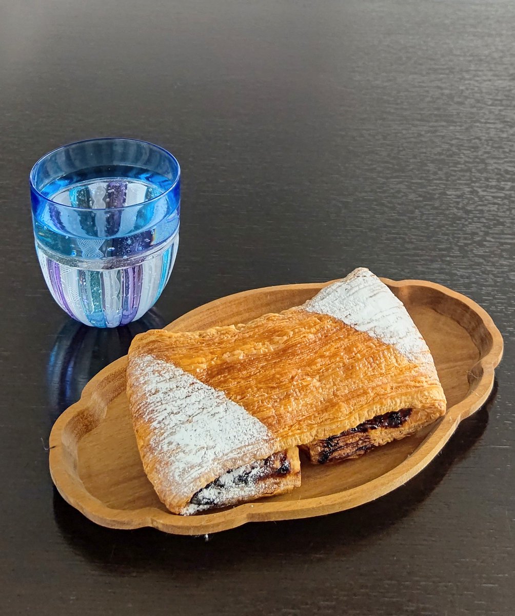 おはよう御座います🍀

すこし温かくなってきた気がします 🌱

皆さまの休日が､

おだやかで有りますように。(^_^)丿🌷

＃ル・ブーランジェ・ドゥ・モンジュ
＃休日甘味王　クレーム・エ・ショコラ