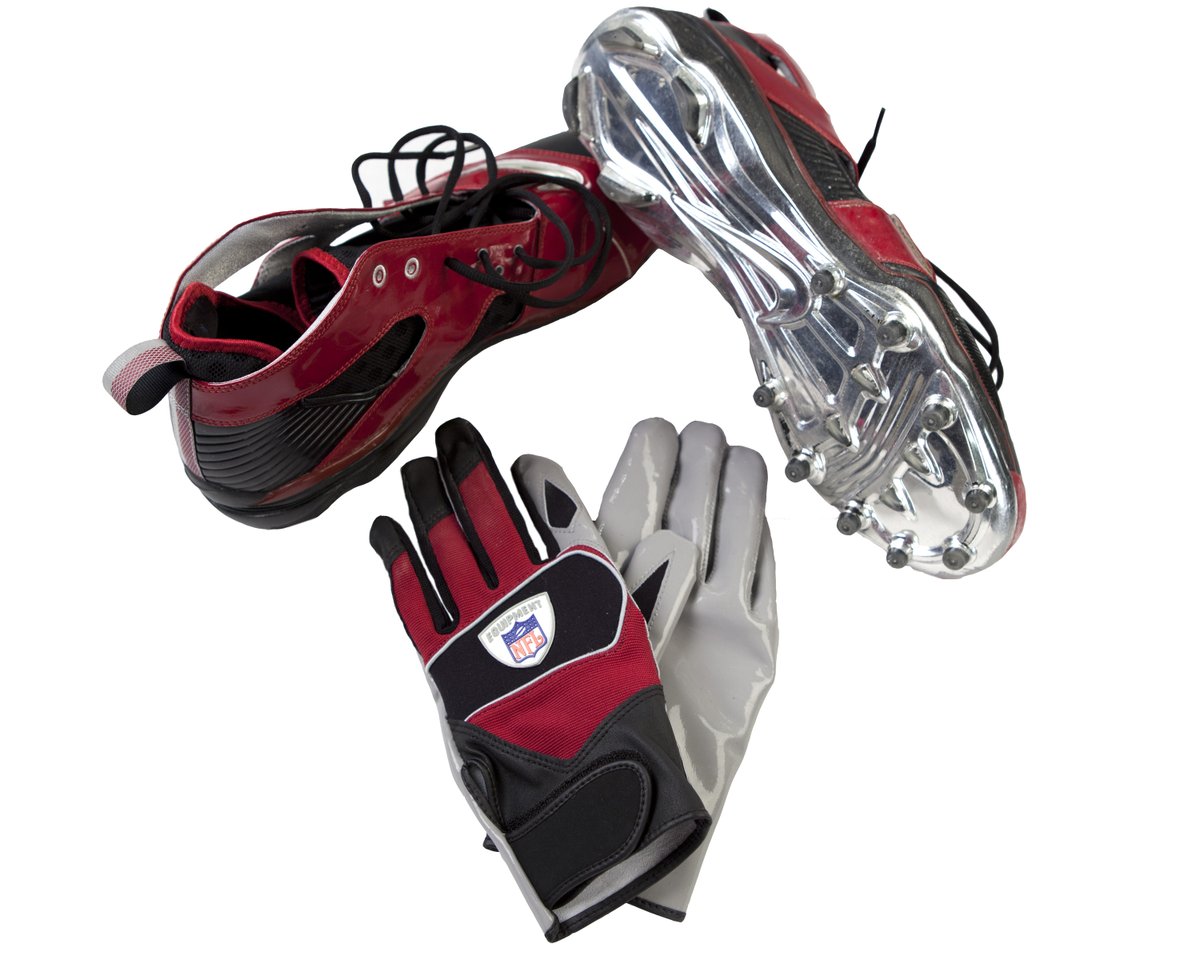 LARRY FITZGERALD, <a href="/AZCardinals/">Arizona Cardinals</a> WR
<a href="/ProFootballHOF/">Pro Football Hall of Fame</a> CLASS OF 2026
Below are the gloves and cleats worn by Fitzgerald when he became the youngest in <a href="/NFL/">NFL</a> History to reach 400 career receptions, vs. the Giants in 2008. 
#BirdGang #cards #Cardinals #NFL #NFLHonors #PFHOF #HallOfFame