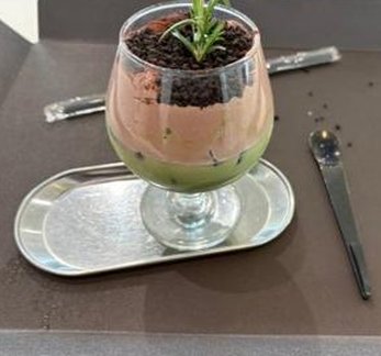 Rus696's tweet image. 鞄は誰のかな？ 🏛️