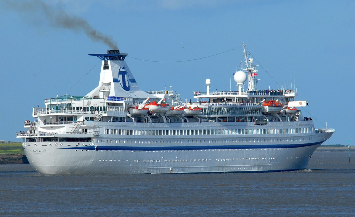 FraserG32883664's tweet image. Times past, Transocean Tours' beautiful cruise ship Arielle built in 1971. #Arielle #TransoceanTours #CruiseShip #LoveCruises #CruiseLife #CruiseShipBlogger #ShipsInPics #Shipspotting #CruiseTravel #CruiseLiner #Tilbury #RiverThames #Thames #Travel #Adventure