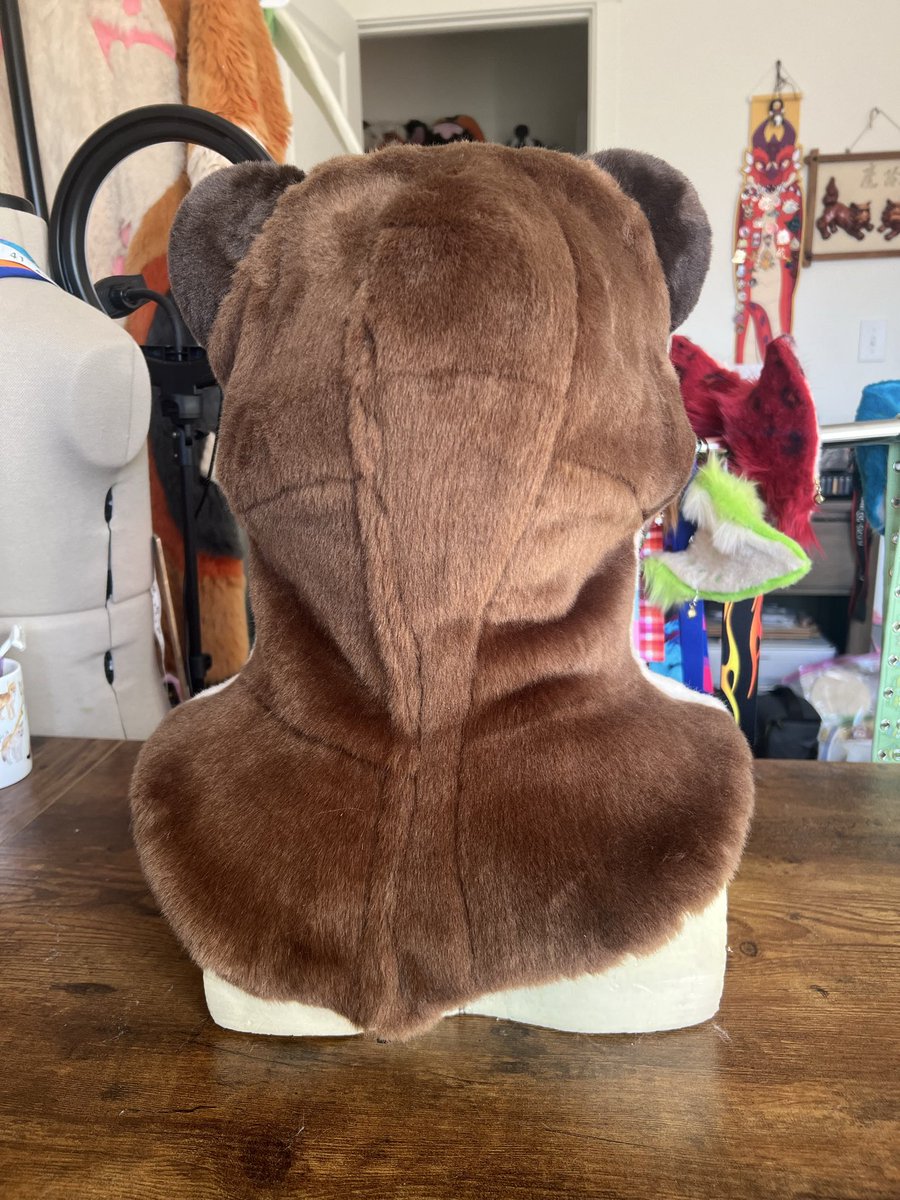 Welcoming Kopi the Otter, my first otter to be made in my studio!
This dude is apart of a fullsuit commission in the works, so keep an eye out 👀

Headbase + Jawset: zulayawolf 
Tongue: DreamVisionCreations 
Eye blanks: SaltyPuppyStudios

#fursuitfriday #fursuit #furry