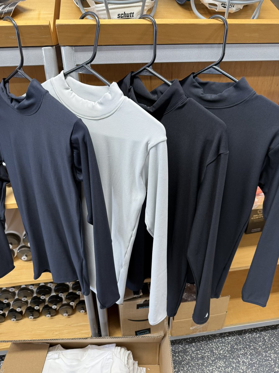 robertsons_sw's tweet photo. Stay warm without breaking the bank! 🌨️ Grab your favorite Coldgear apparel for just $45 each. Perfect for those chilly days ahead. Don’t miss out on this cozy deal! ❄️ #Coldgear #WinterEssentials https://t.co/LWBPzFd24E
