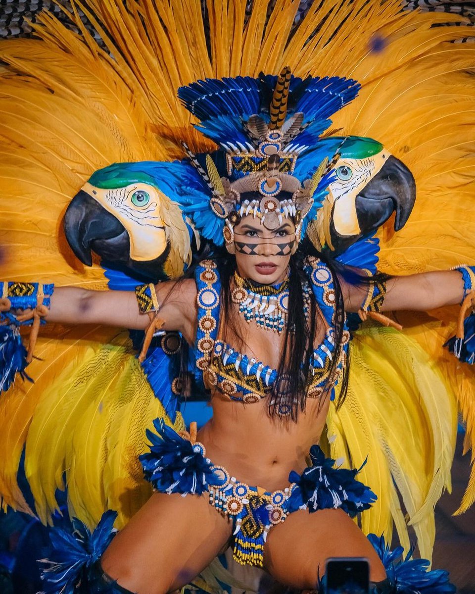 Lari comentando o BBB 🪇🩵 tweet media