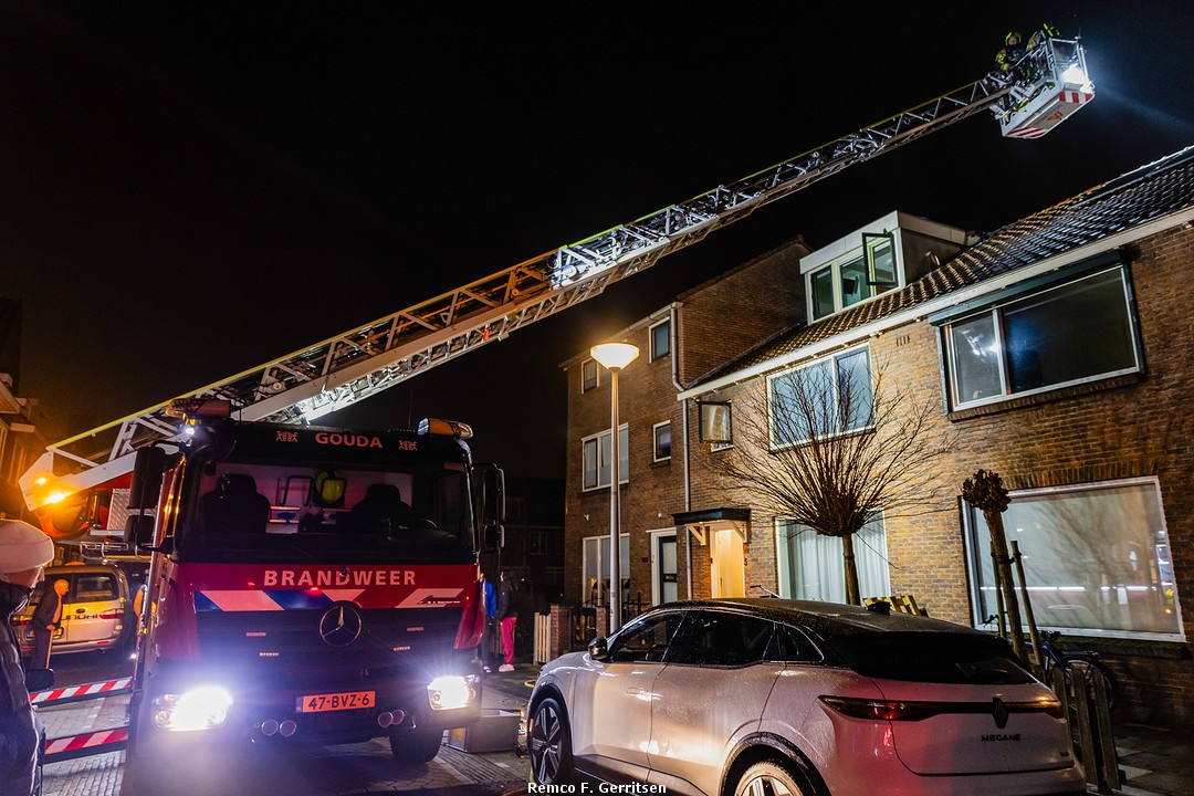 Schoorsteenbrand bij woning in Gouda