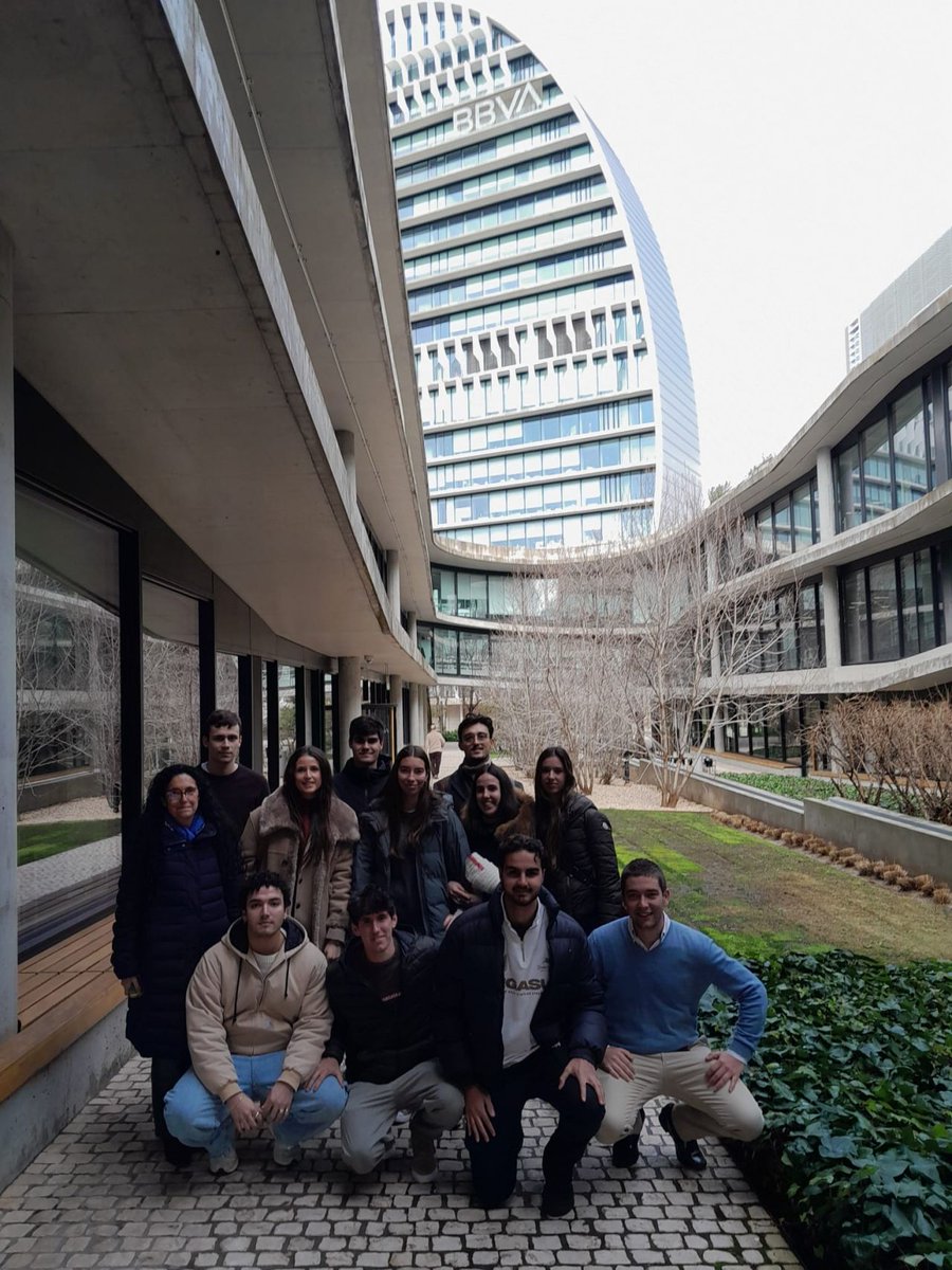 deustoDBS's tweet image. Estudiantes de @deustoDBS  y la Facultad de @IngDeusto han tenido la oportunidad de visitar Ciudad @bbva donde han podido conocer de primera mano la estrategia de BBVA para la incorporación de la #Inteligencia #Artificial y el #Business #Analytics en el día a día del grupo.✨