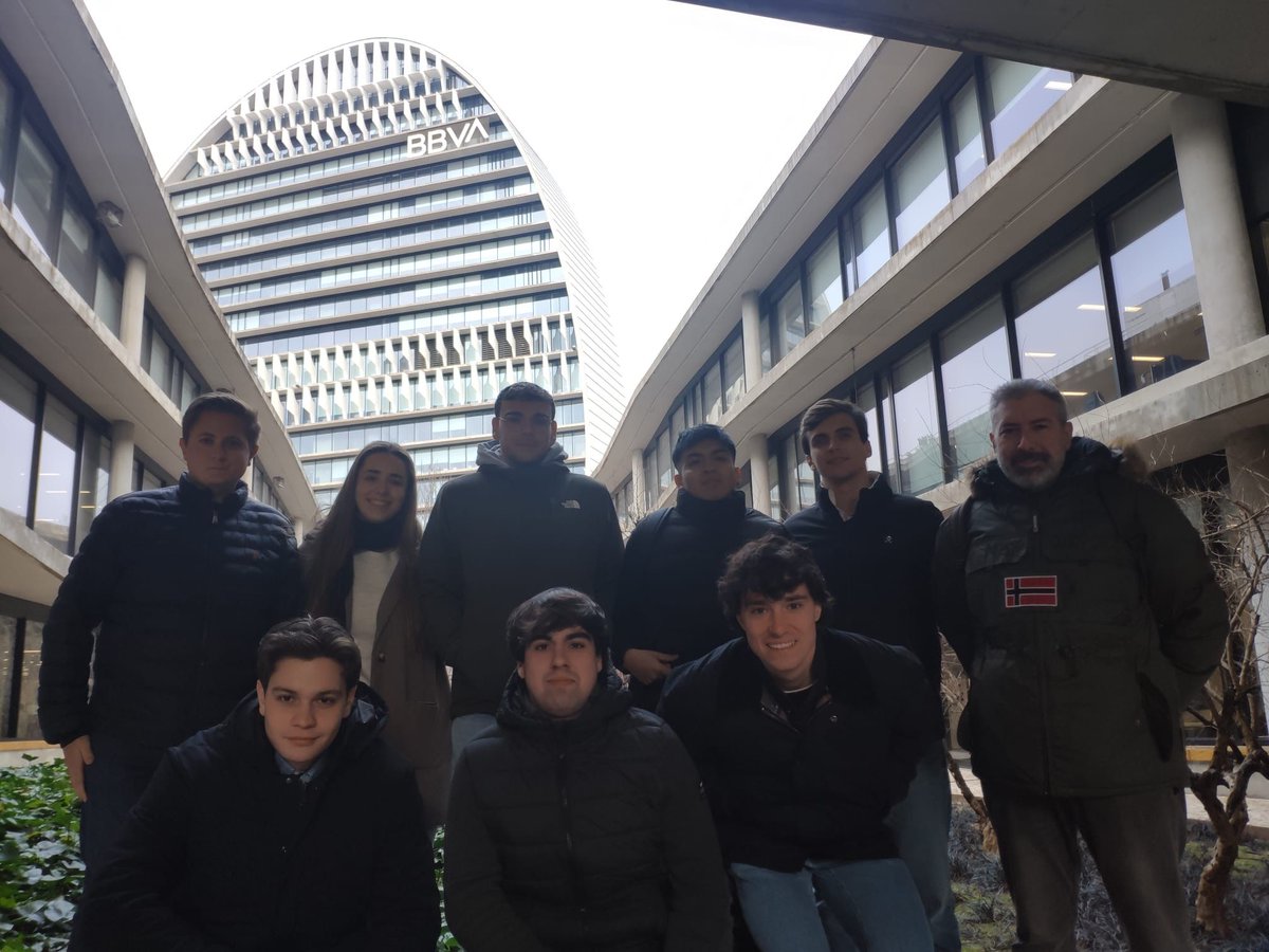 deustoDBS's tweet image. Estudiantes de @deustoDBS  y la Facultad de @IngDeusto han tenido la oportunidad de visitar Ciudad @bbva donde han podido conocer de primera mano la estrategia de BBVA para la incorporación de la #Inteligencia #Artificial y el #Business #Analytics en el día a día del grupo.✨