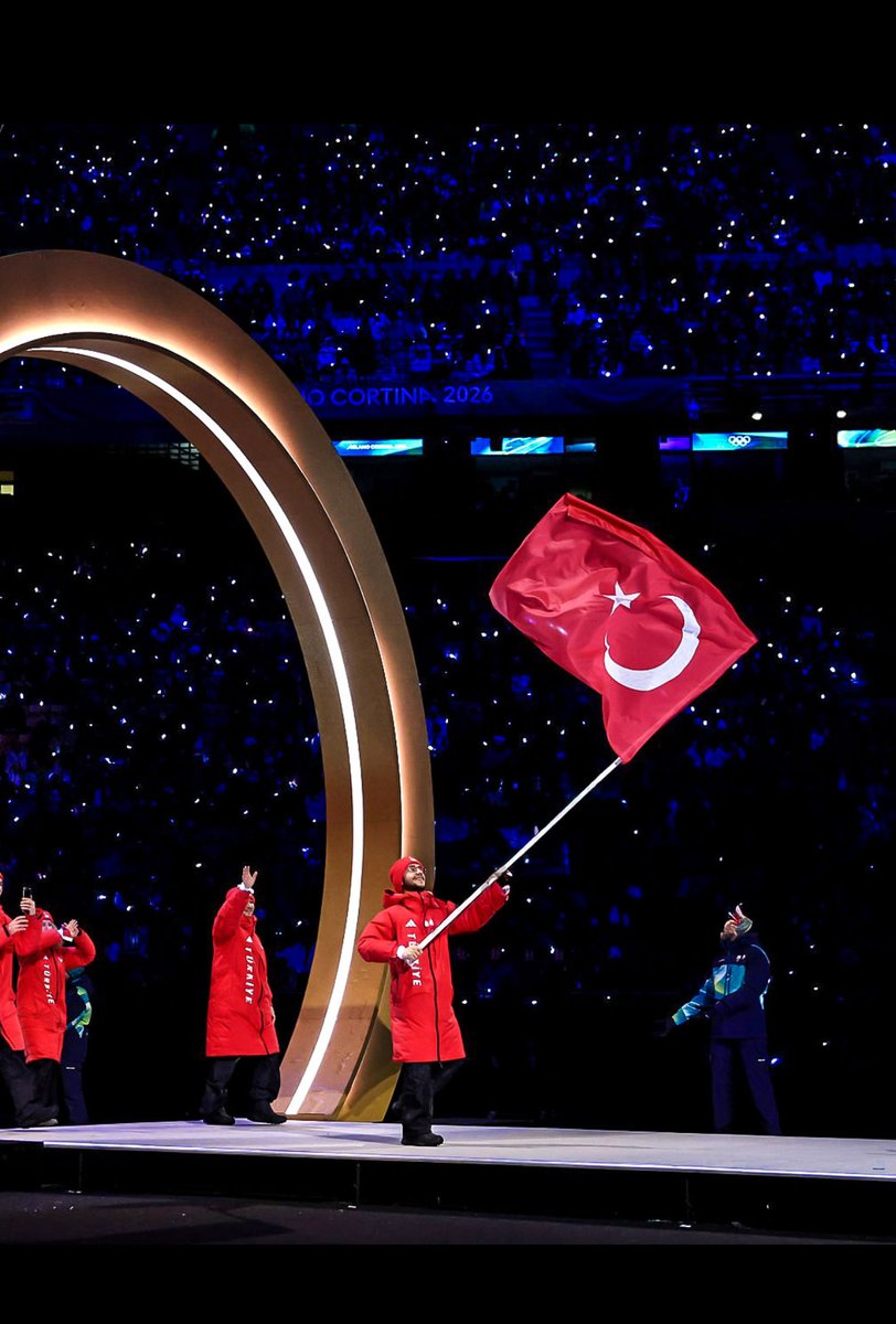 Ne denilebilir ki2026 Kış Olimpiyat Oyunları’nda ülkemin bayrağını taşımak benim için tarifsiz bir gurur. Yıllardır emek verdiğim bu yolda, böyle özel bir anı yaşamak benim için çok özel.Bu anı kalbimde hep taşıyacağım güzel ülkem. ❤️
<a href="/TMOK_Olimpiyat/">TMOK | #TeamTürkiye🇹🇷</a> <a href="/TeamTurkiye/">Team Türkiye</a> <a href="/gencliksporbak/">Gençlik ve Spor Bakanlığı 🇹🇷</a>