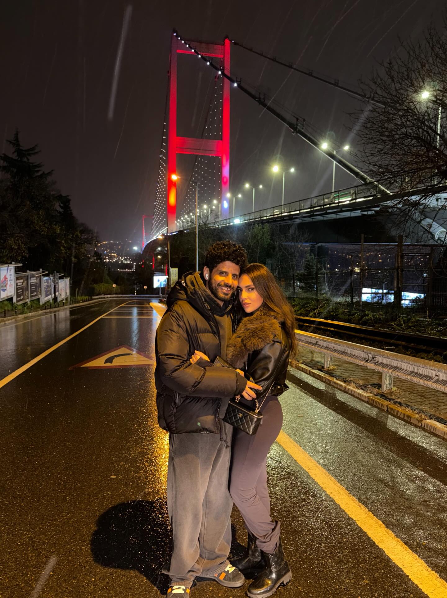 إسراء عبدالفتاح تشارك صورًا لها رفقة زوجها حمدي المرغني وابنتها وتعلق: كل ما أحبه موجود هنا 