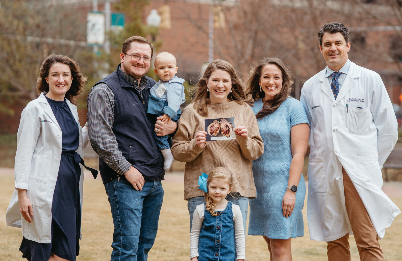 uabmedicine's tweet image. A team of specialists at UAB Medicine diagnosed and treated a pregnant woman’s cancerous kidney tumor. Today, she is a cancer-free mother with a healthy baby. Find out how they approached a delicate and time-sensitive surgery.
@ONealCancerUAB

🔗 brnw.ch/21wZJuG