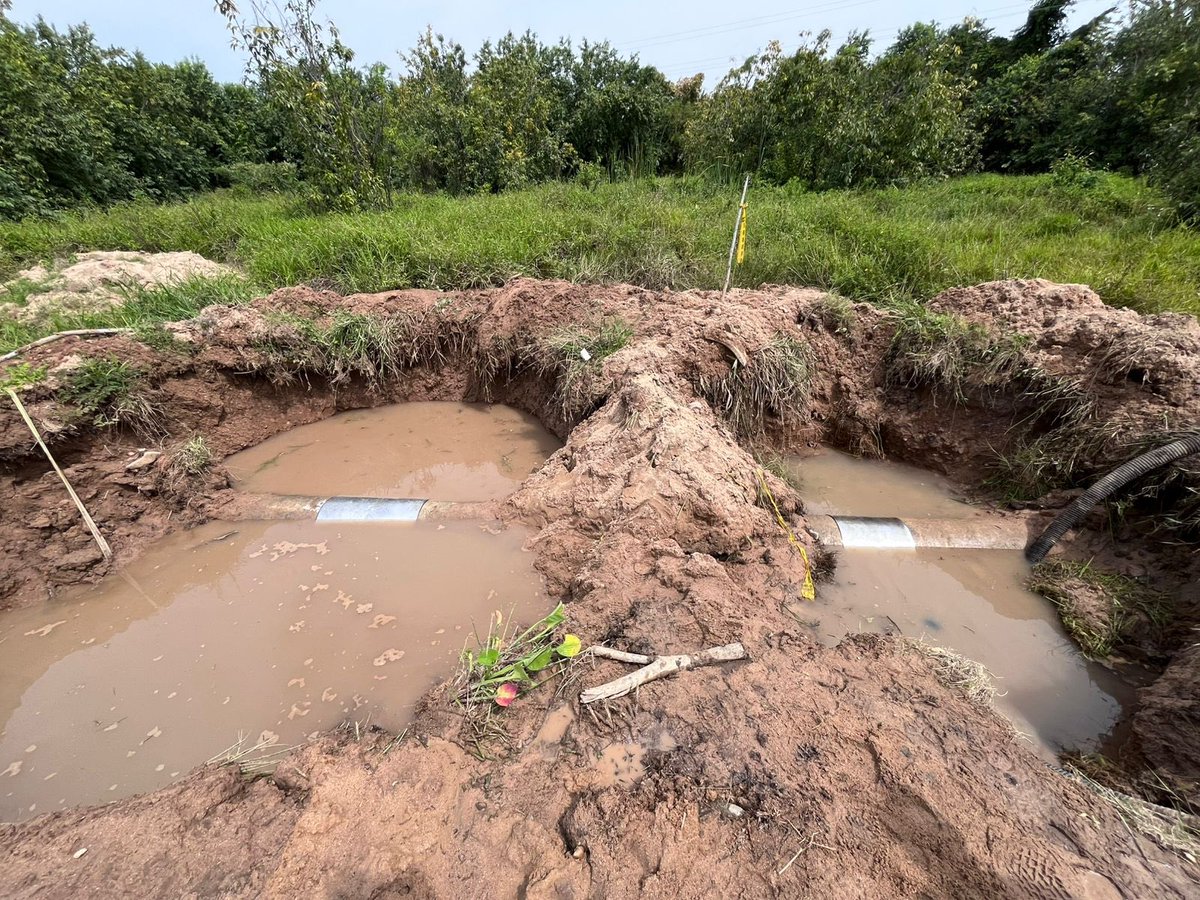 En #VeoliaGuajira 🏜️ realizamos la reparación de la fuga identificada en la línea de conducción del municipio de #Fonseca 🏜️ con lo que recuperamos más de 4 litros por segundo (L/s).💧

En Veolia estamos comprometidos con la transformación ecológica. 🌎