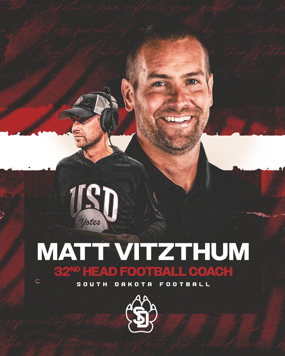 SDCoyotesFB's tweet image. 𝐍𝐄𝐖 𝐋𝐄𝐀𝐃𝐄𝐑 🐾

𝐌𝐚𝐭𝐭 𝐕𝐢𝐭𝐳𝐭𝐡𝐮𝐦 tabbed 32nd head coach in Coyote football. 

📰 » yote.us/Vitzthum

#GoYotes x @CoachVitzthum