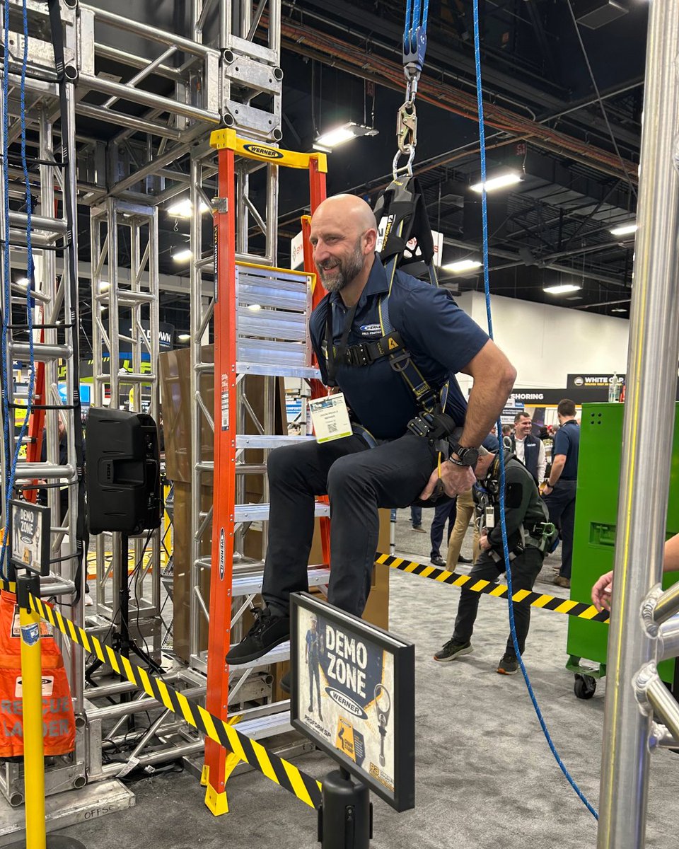 Werner_Safety's tweet image. Height demands respect and the right gear. 👷‍♂️🧰 Werner harnesses keep you safe when every step matters. 

Learn more: bit.ly/4ta7zWu

#werner #wernerfallprotection #fallprotection #harness #chairintheair #switchpoint #workingatheight #safety #osha