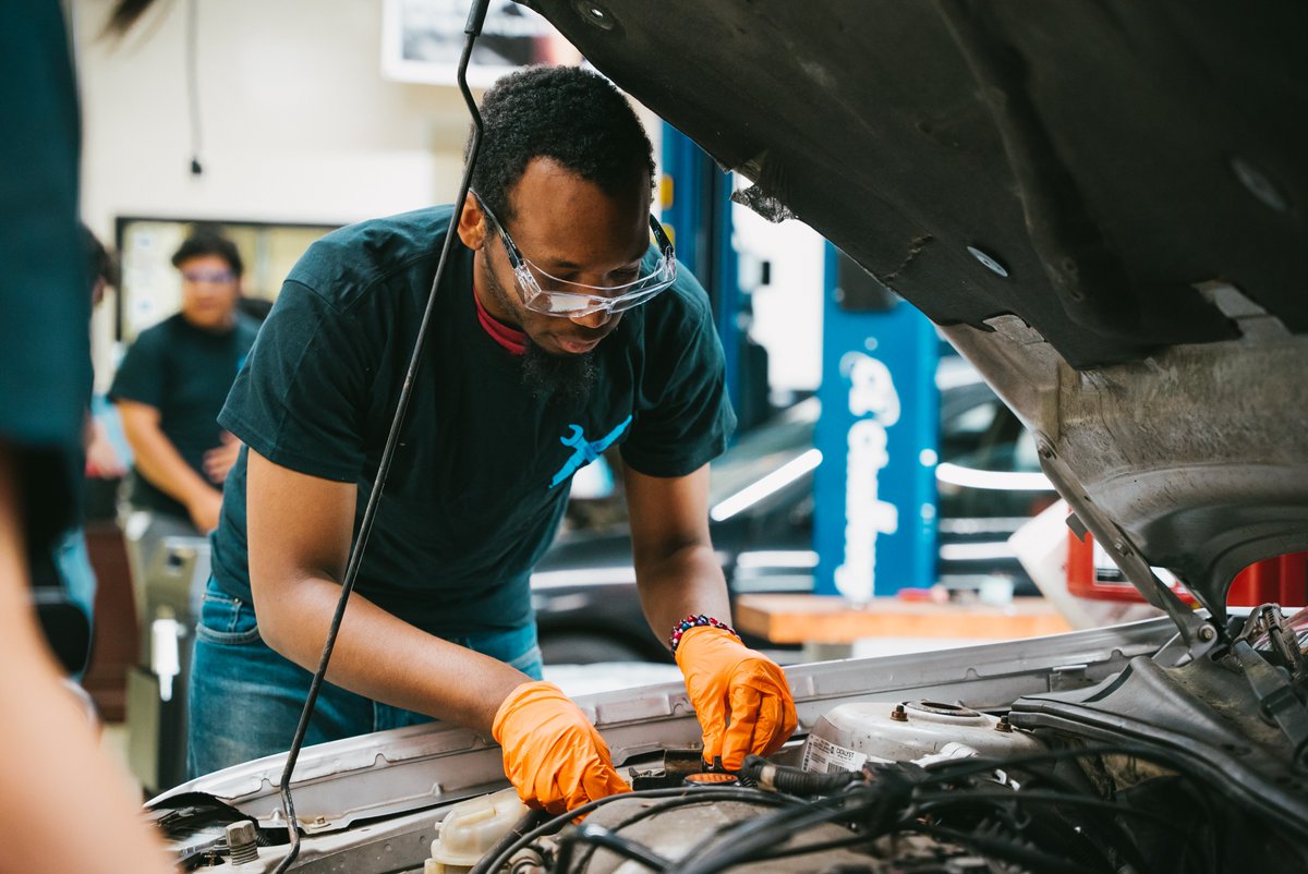 Lively Tech tweet media