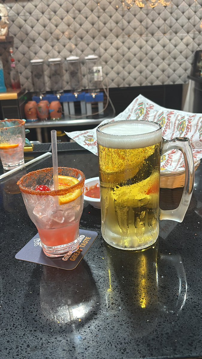 GatorTailor's tweet image. At the local #beaner establishment🌮