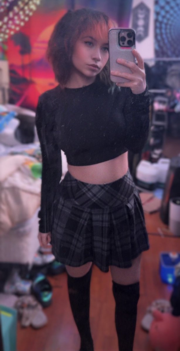 The_evilelle's tweet photo. Who’s paying for my drinks tonight, betas? 

Findom finsub paypig cashpig cashslave humanatm walletdrain brat brattydomme domme https://t.co/lqYCR3jVAk