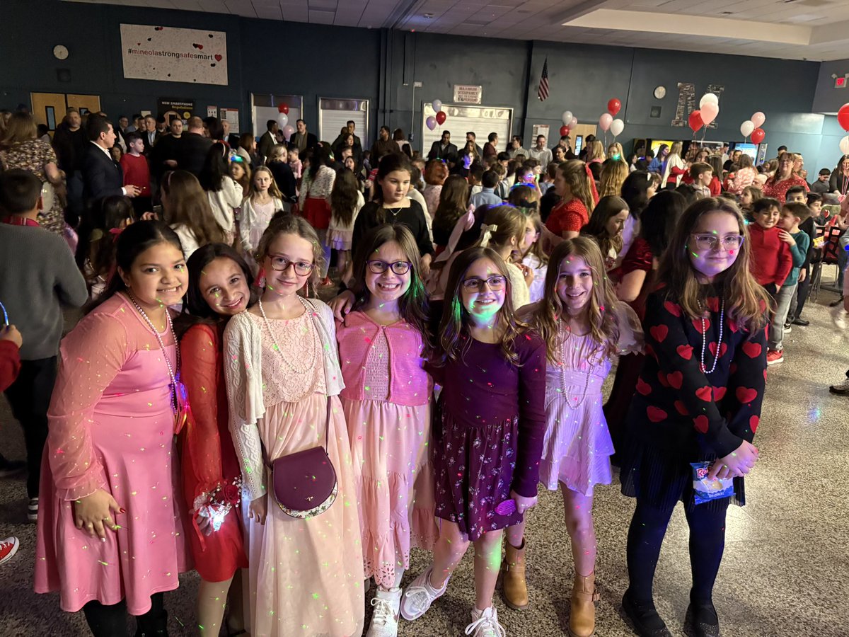 Jackson Ave School tweet media