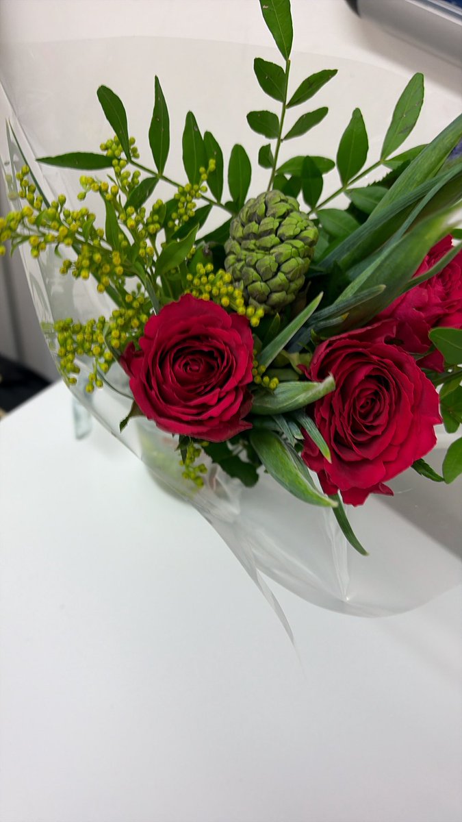 🥹🥹😭one of my patients gave me flowers! This never happens to me 😂
