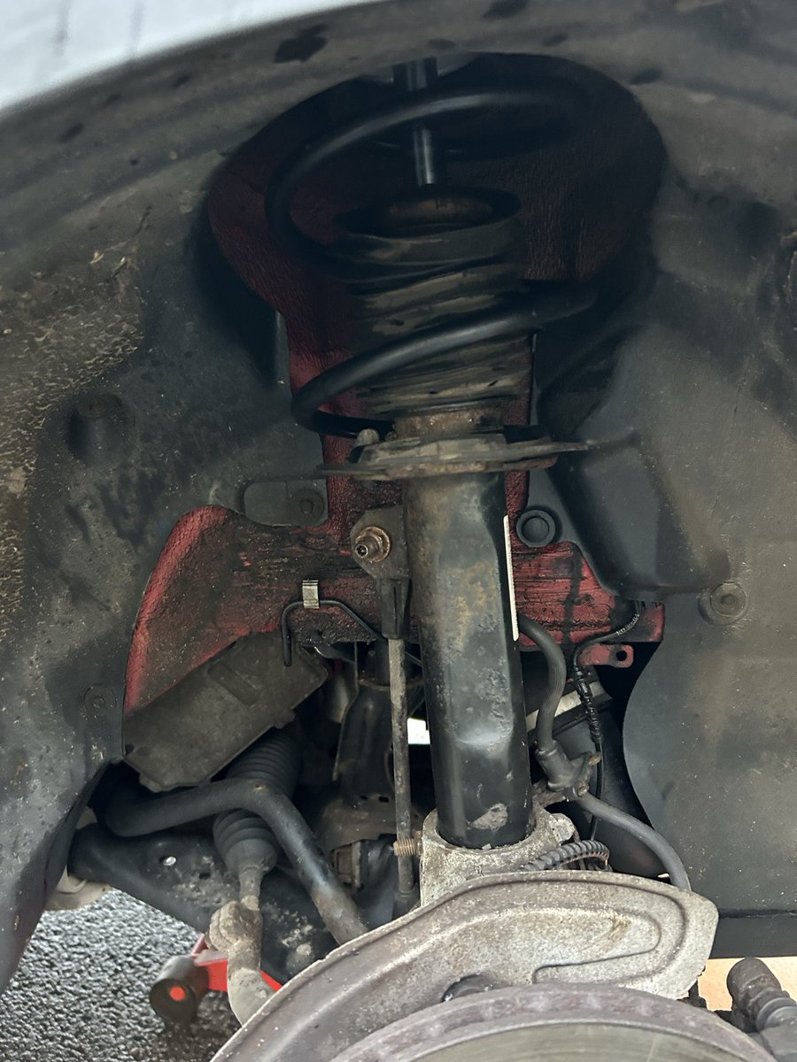 BrianMidlands's tweet photo. Mini Cooper 2017 front struts and springs replacement https://t.co/TdKjJw47go