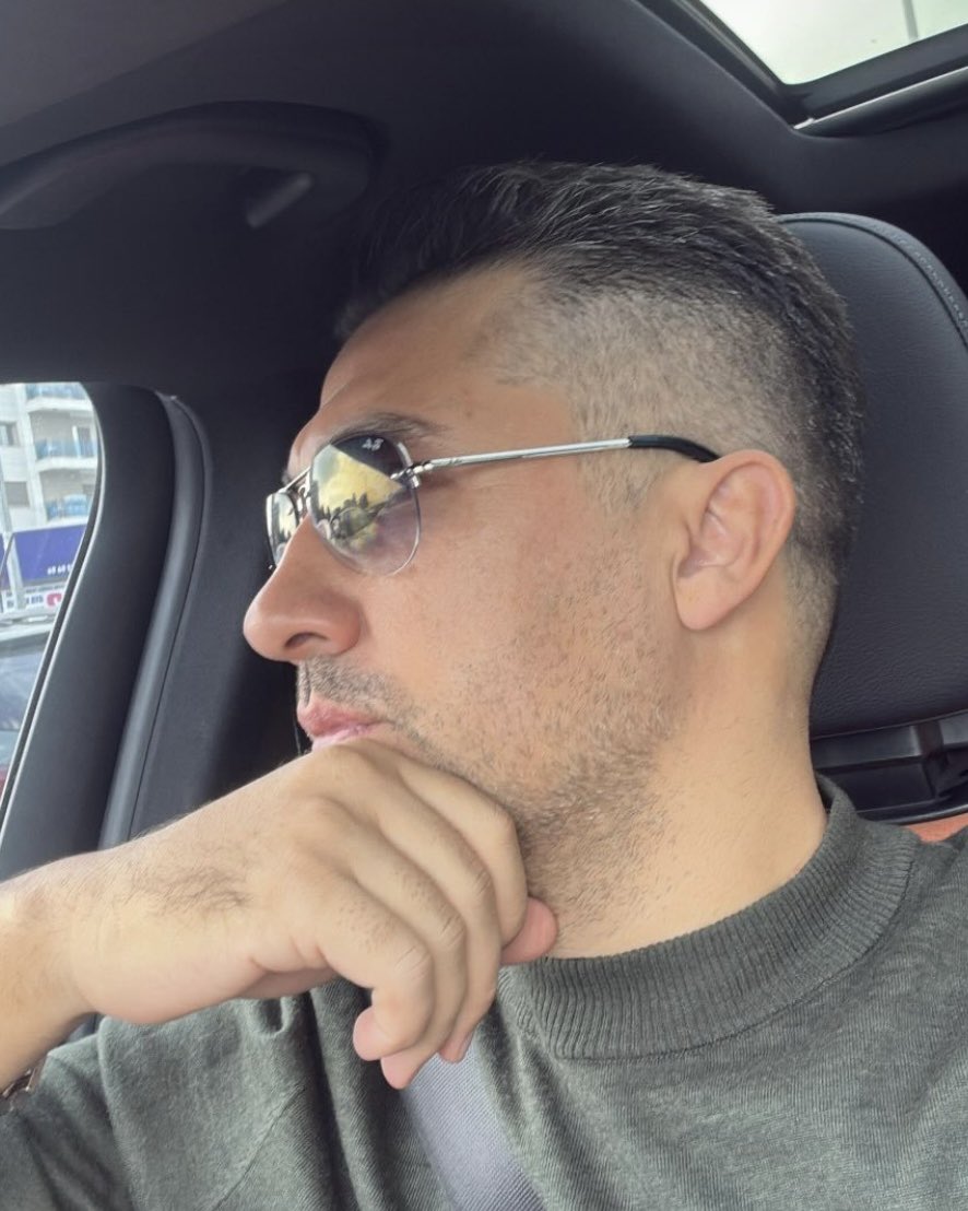 X’te borsa paylaşımları yapan  MMTÜRK adlı kişi, başka bir borsacı tarafından saldırıya uğradığını açıkladı:

“Para karşılığında tutulmuş 5 kişi tarafından 1 saat boyunca darp edildim. Bir kaburgam ve burnum kırık.

Bu kişileri tutan fenomen borsacıyı da biliyorum.”