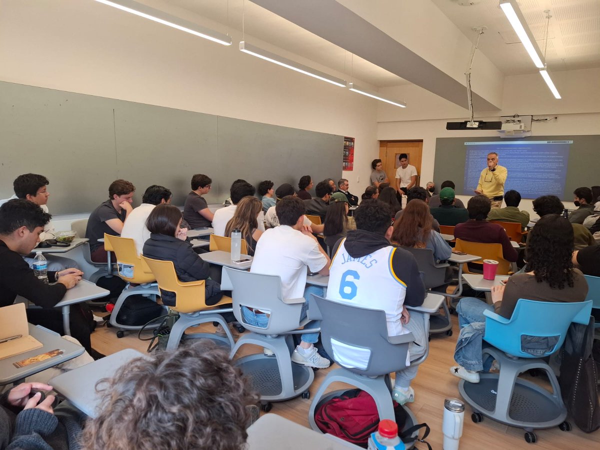 ibero_economia's tweet photo. Muy agradecidos con Marcelo (@Marcelo_WB ) por tan interesante presentación para nuestros estudiantes sobre deuda pública.👏

¡Tuvimos el espacio lleno! 🎊

#OrgulloIBERO #Economía #IBERO https://t.co/txoFOG8xQR