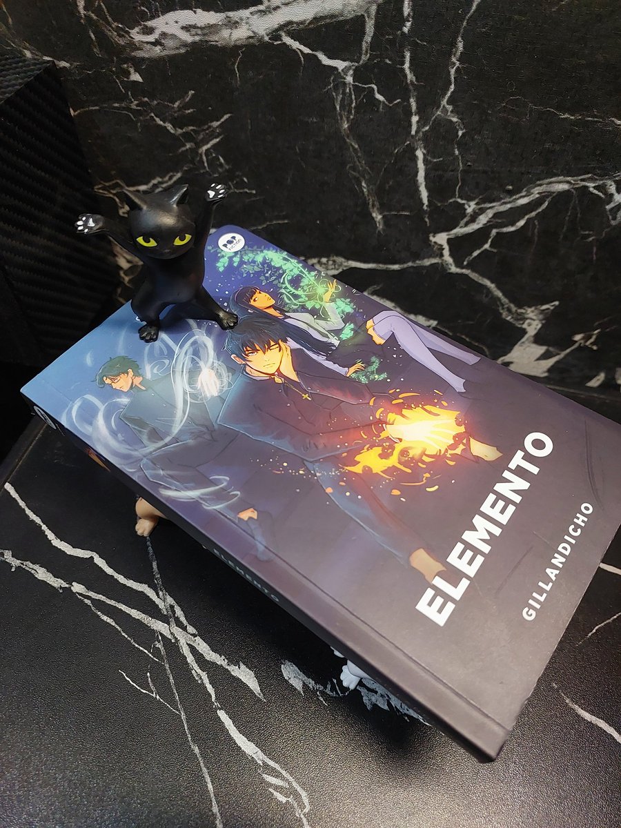 gillandicho's tweet photo. Finally got my hands on the ELEMENTO Reprint! 

Spotted at Booksale Mega Mall ✨️

Available at Summit Books shops online and in bookstores nationwide!

#Popfiction #ELEMENTO #GILLANDICHO #Reprint #Cloak https://t.co/RTDDpEGeVI