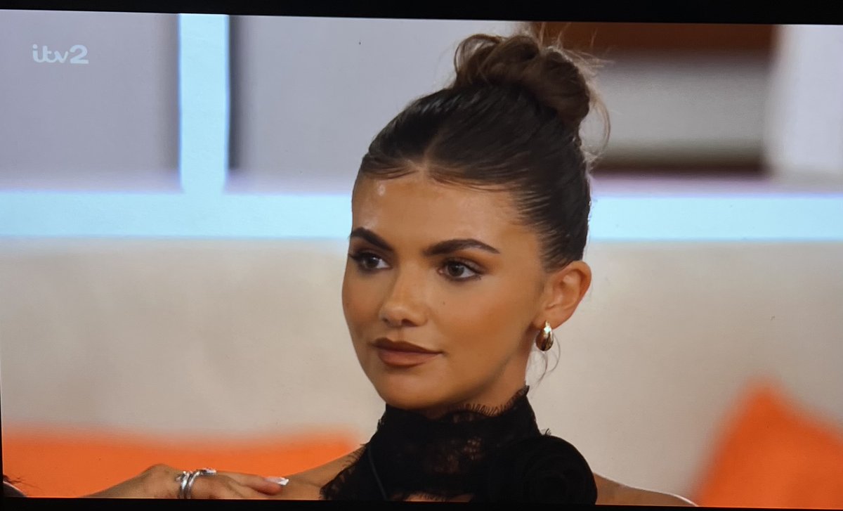mincemeatt_'s tweet photo. If this was my side profile I wouldn’t let anyone rage bait me god bless #LoveIslandAllStars https://t.co/RHNrMUEWt1