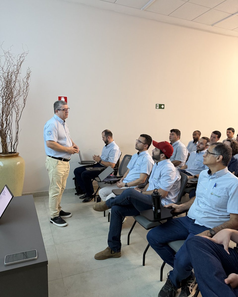 coocafebr's tweet photo. 🚀 Força, foco e alinhamento constante. A alta performance geradora de resultados sólidos.

No "Workshop Comercial Café: O Poder da Transformação", reforçamos processos de ponta, tecnologias inovadoras e, principalmente, o papel de um time brilhante, conectado e estratégico. https://t.co/MLKUHy5Y2B
