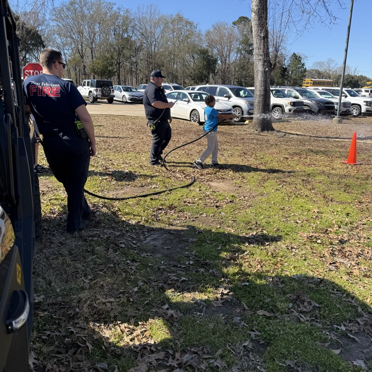 🚒🔥 Big thanks to the WFP Fire Department for an unforgettable visit with our First Responders Club! Students got hands-on with wilderness rescue tools and even took a turn aiming the fire hose at practice targets! 💦🎯