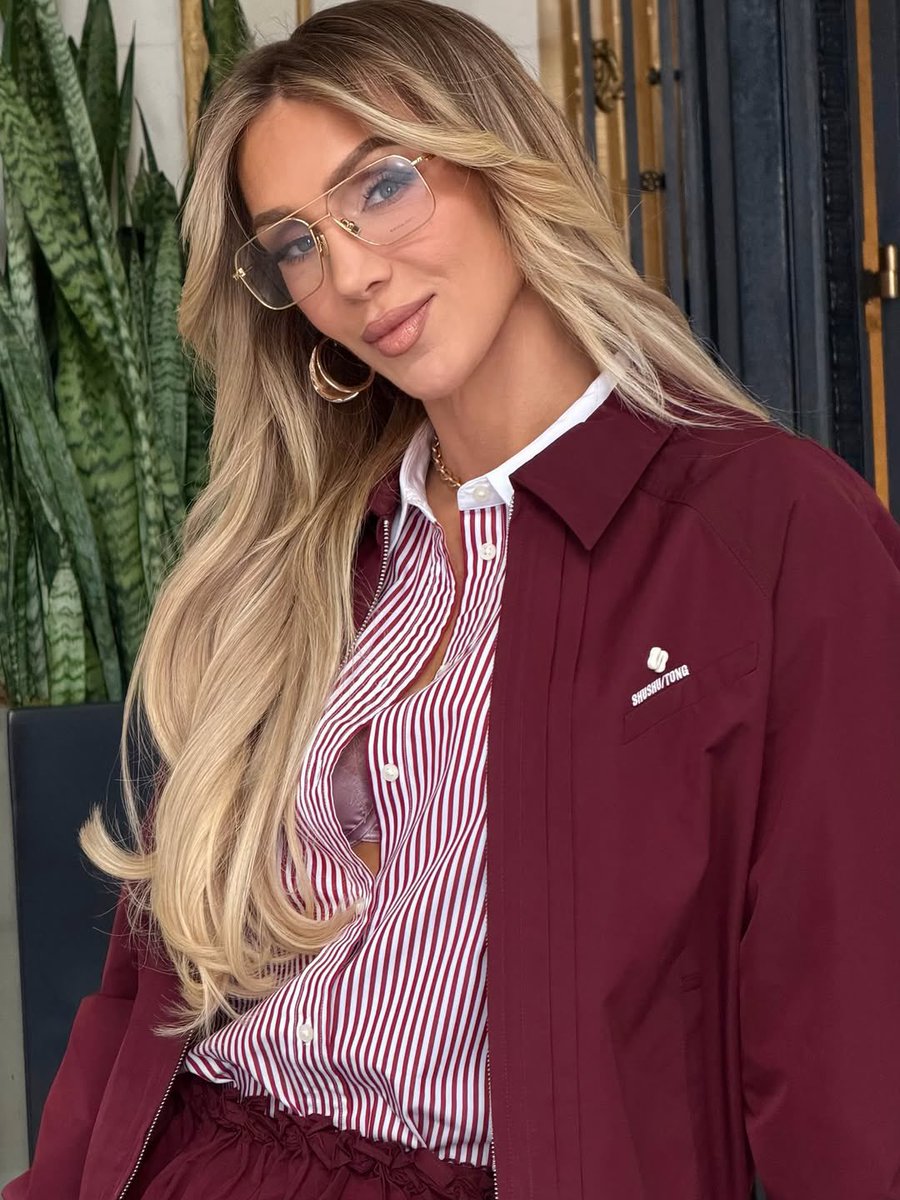 𝓕𝓵𝓪𝓲𝓻 first forever. 🜲 NOT @MsCharlotteWWE tweet media