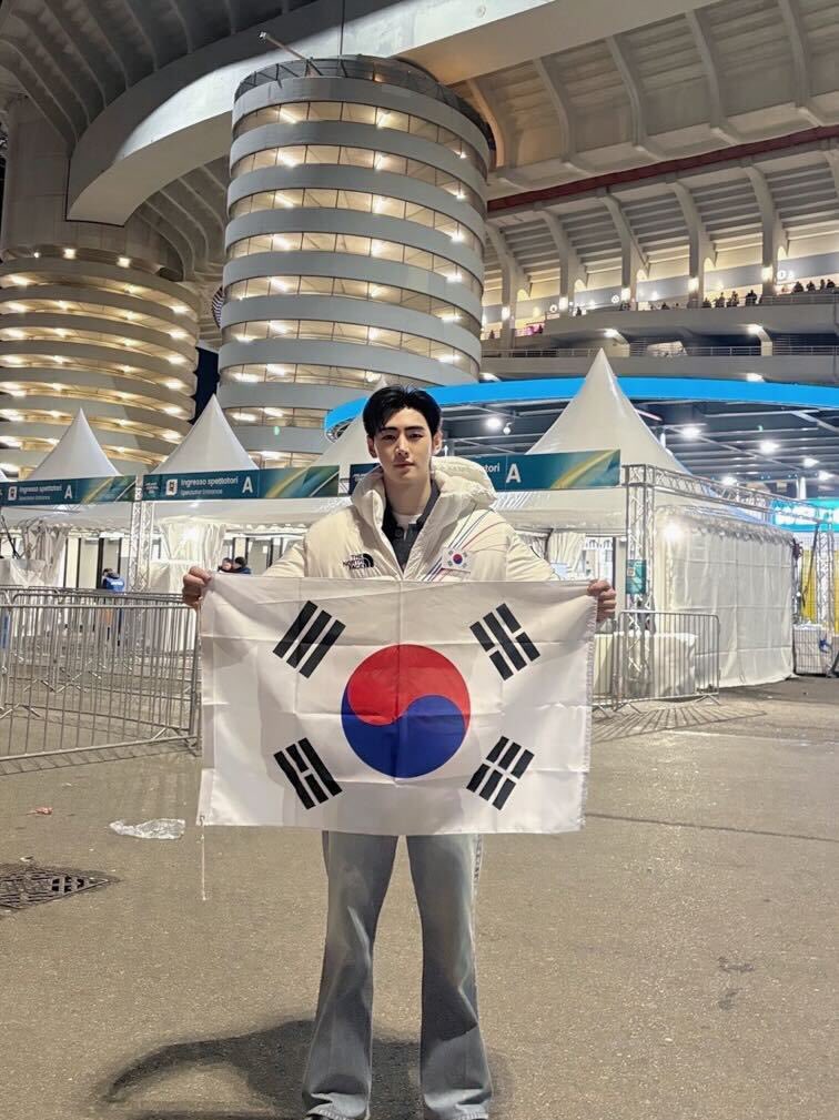 lovingsunsun's tweet photo. TEAM KOREA 🇰🇷🇰🇷🇰🇷 https://t.co/gzGv49vkHh