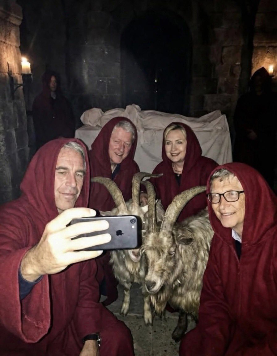 makerz_king's tweet image. WTF were you guys doing here uncle Clinton ?