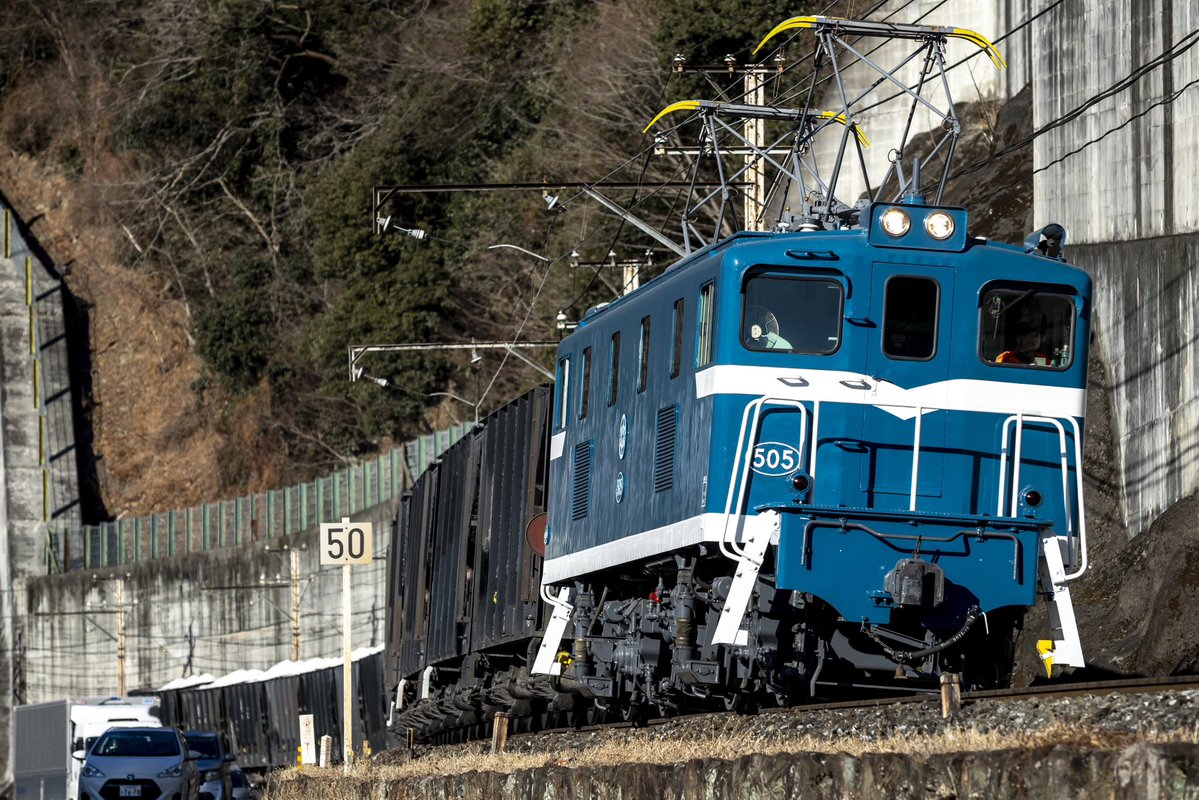 BondsSam's tweet image. 2026.2.3 秩父鉄道
夕方近くで太陽光の位置も理想的になってきたので、7006レもギャンブルしてみたのですが、見事な並走と列車後方にトラックが被ってしまうと言うオチでした。光は綺麗なのですが、タイミングが難しいですね。
#秩父鉄道 #石灰石輸送 #デキ