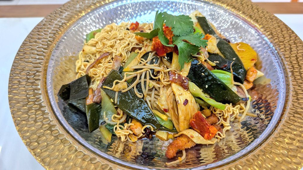 中国で、本場の麻辣香鍋を食べました！ ボウルに具材を好きに選んで