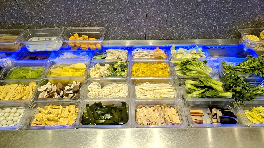 中国で、本場の麻辣香鍋を食べました！ ボウルに具材を好きに選んで