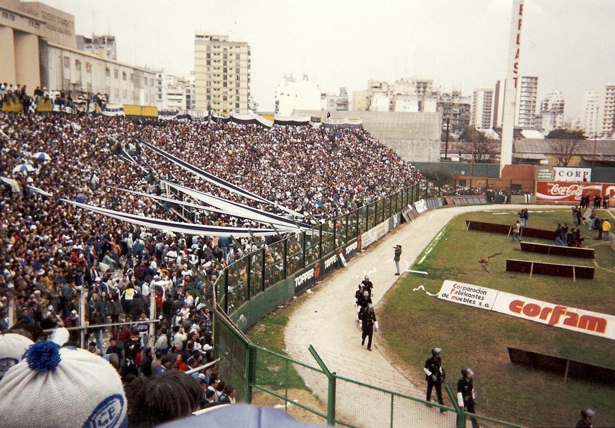 La hinchada de Gimnasia en Caballito, año 1995.